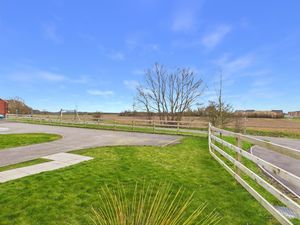 Views to Front- click for photo gallery